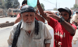کراچی میں گرمی سے مرنے والوں کی تعداد 20 ہوگئی، جگہ جگہ احتجاج، 150 مویشی ہلاک