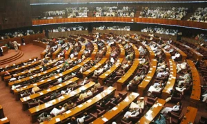 قومی اسمبلی، اسحاق ڈار کی تقریر کے دوران بجلی چلی گئی