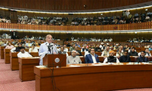 قومی اسمبلی اجلاس: روپیہ مستحکم رکھنے کا اعلان، وزیراعظم کی اپوزیشن کو پھر پیشکش