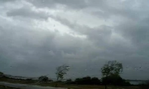 کراچی میں گرمی کا زور ٹوٹ گیا، کئی علاقوں میں ہلکی بوندا باندی