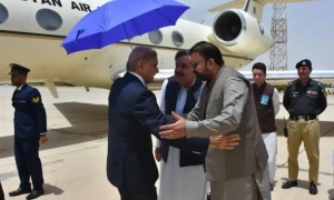 کوئٹہ میں وزیر اعظم سے گورنر اور وزیر اعلیٰ بلوچستان کی ملاقات