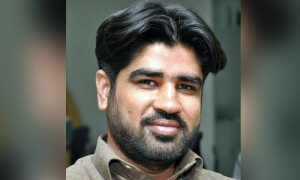 نوشہرہ: نامعلوم افراد کی فائرنگ سے سینئر صحافی حسن زیب قتل، مقدمہ درج