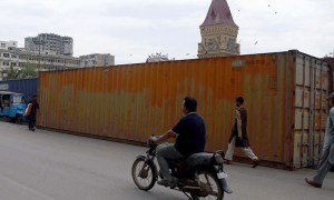 محرم الحرام: کراچی میں جلوس کے راستے کنٹینر لگا کر سیل، ٹریفک پلان جاری