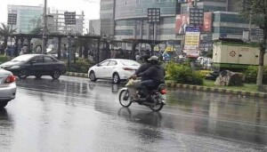 کراچی میں گرمی کی شدت برقرار، گزشتہ رات رواں سال کی دوسری گرم ترین رات ریکارڈ