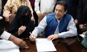 عمران خان کی 6، بشریٰ بی بی کی ایک مقدمے میں ضمانت کی درخواست پر دلائل طلب
