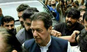عمران خان کی ملاقاتوں میں رکاوٹ ڈالنے پر جیل حکام کیخلاف توہین عدالت کی کارروائی کا عندیہ