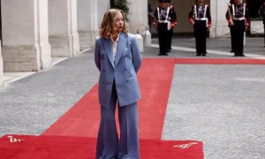 اطالوی وزیرِاعظم کا مذاق اڑانے والی صحافی پر 5 ہزار یورو جرمانہ