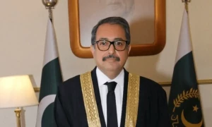 پی ٹی آئی سیکرٹریٹ چھاپہ : &rsquo;بغیر گرفتاری حبسِ بے جا میں رکھنے کے معاملے پر فیصلہ دوں گا، مناسب حکم نامہ جاری کیا جائے گا&lsquo;، جسٹس عامر فاروق