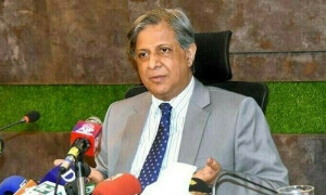 اعظم نذیر تارڑ نے قبل از وقت انتخابات کا امکان مسترد کردیا