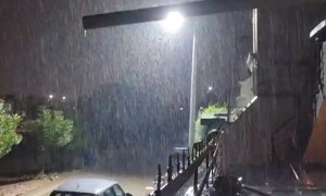 طاقتور مون سون ہواؤں کی کراچی میں دھواں دھار انٹری، مختلف علاقوں میں تیز بارش شروع