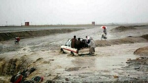 بلوچستان کو کراچی سے ملانے والا راستہ سیلابی ریلے میں بہہ گیا، آمدورفت معطل