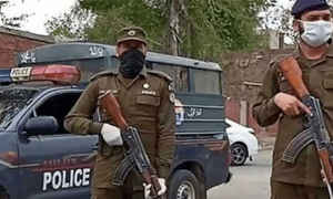بورے والا میں مبینہ پولیس مقابلہ، 2 ڈاکو اپنے ہی ساتھیوں کی فائرنگ سے ہلاک