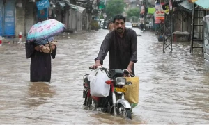 ملک کے مختلف علاقوں میں طوفانی بارشیں، سیلابی ریلے سے کچے مکانات بہہ گئے