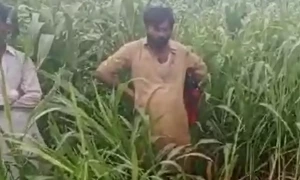 سودا لینے جانیوالی 9 سالہ بچی کی کھیتوں سے لاش برآمد، کانوں سے سونے کی بالیاں نوچ کر اتاری گئیں