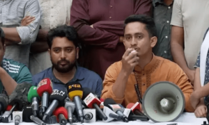 طلبہ تحریک کے الٹی میٹم کے بعد بنگلہ دیش کی پارلیمان تحلیل کر دی گئی