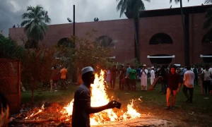 بنگلہ دیش مظاہروں میں ہلاکتیں 440 تک پہنچ گئیں، 24 افراد زندہ جلائے گئے