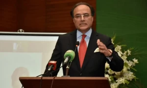 پیٹرولیم مصنوعات پر سیلز ٹیکس عائد نہیں کیا جائے گا، وزیر خزانہ کی تصدیق