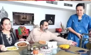 اقبال حسین نے بشری انصاری کی بیٹی کے ساتھ اچھے برتاو پر تعریف سمیٹ لی