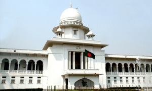 بنگلہ دیشی مظاہرین نے چیف جسٹس کے بعد مزید 5 ججز کو استعفے پر مجبور کردیا