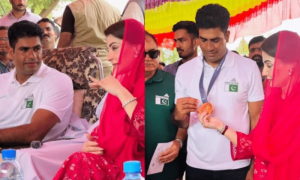 وزیر اعلیٰ پنجاب مریم نواز نے گولڈ میڈلسٹ ارشد ندیم کو بڑی انعامی رقم سے نواز دیا