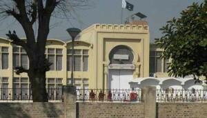عمران خان کی سہولت کاری پر جیل کے مزید دو افسران گرفتار، تعینات اہلکاروں کی کڑی نگرانی