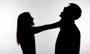 &rsquo;مجھے جیل میں رکھو، اس کے ساتھ نہیں رہنا چاہتا&lsquo;، بیوی کے تشدد سے تنگ شوہر بھاگ نکلا
