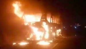 ایران میں پاکستانی زائرین کی بس کو حادثہ، 11 خواتین سمیت 28 افراد جاں بحق