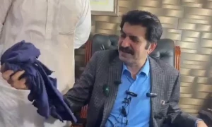 &rsquo;مجھے میرے میزبان نے گرفتار کرایا&lsquo;، شیر افضل مروت رہائی کے بعد دفتر پہنچ گئے