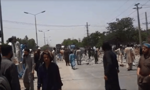 اسلام آباد جلسہ: ایم این اے اور ایم پی اے سمیت پی ٹی آئی کے درجنوں کارکن گرفتار، جھڑپ کے دوران 8 پولیس اہلکار زخمی
