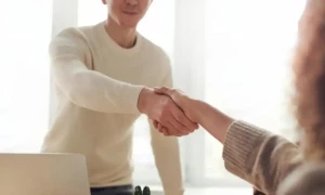 زیادہ تنخواہ کیلئے بار بار نوکری بدلنے والوں کیلئے کیا خطرات پیدا ہوتے ہیں؟