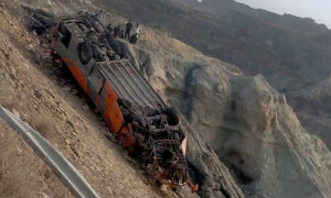 ایران سے آنے والے زائرین کی بس کو لسبیلہ میں حادثہ، 13 افراد جاں بحق، 30 زخمی