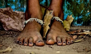 خواتین کو &rsquo;راکشسوں&lsquo; سے بچانے کیلئے بھارتی گاؤں کی ایک انتہائی عجیب رسم