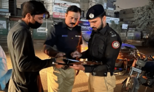 کراچی پولیس اہلکاروں کے لئے بنائی گئی پوائنٹ می ایپ کا معاملہ عدالت پہنچ گیا