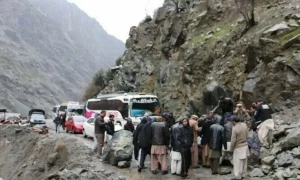 خیبرپختونخوا کے پہاڑی علاقوں میں لینڈ سلائیڈنگ، متعدد سیاح پھنس گئے