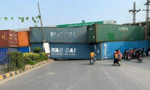Authorities begin deploying containers ahead of PTI&rsquo;s Islamabad rally