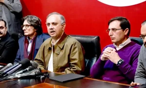 توشہ خانہ اور القادر کیس غیر مؤثر ہو چکے، انھیں فی الفور ختم کیا جائے، پی ٹی آئی کور کمیٹی اجلاس میں فیصلہ