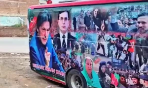 پی ٹی آئی جلسے میں جانے والی بس کو حادثہ، متعدد کارکنان زخمی