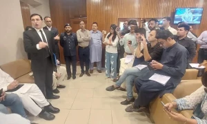 علی امین گنڈاپور کے بیان پر صحافی برادری برہم، بیرسٹر گوہر نے غیر مشروط معافی مانگ لی
