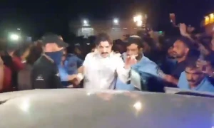 بیرسٹر گوہر اور شیر افضل مروت سمیت اہم پی ٹی آئی رہنما گرفتار، پارٹی لیڈر شپ پارلیمنٹ ہاؤس میں جمع