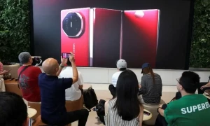 China&rsquo;s Huawei unveils world&rsquo;s first triple-folding phone with hefty price tag