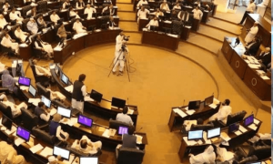 لکی مروت میں پولیس کا احتجاج، کے پی اسمبلی میں خطرے کی گھنٹی بج گئی