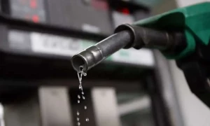 ملک بھر میں پیٹرولیم کی قیمتوں میں بڑی کمی کا امکان
