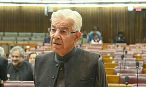 علی امین گنڈا پور کا افغانستان سے خود مذاکرات کا کہنا فیڈریشن پر حملہ ہے، خواجہ آصف