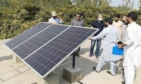 سولر پینل کی قیمتوں میں پھر کمی، 5 سے 15 کلو واٹ کی نئی قیمتیں کیا ہیں