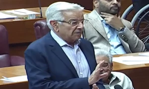 عمران خان کے بیان کے بعد خواجہ آصف نے پارلیمانی کمیٹی توڑنے کا مطالبہ کردیا