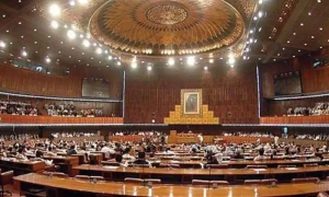 How many votes are needed to pass constitutional amendment?