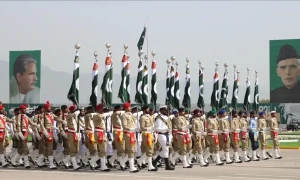 کیا آئینی ترمیم آرمی چیف کی مدت ملازمت میں توسیع کو متاثر کرے گی؟