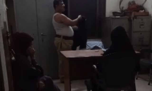 کراچی: نشے میں دھت ایس آئی او کی خاتون سے بدتمیزی