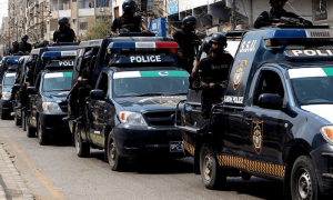 کشمور میں اہلکاروں کے ڈاکوؤں سے رابطے کا انکشاف، دو معطل
