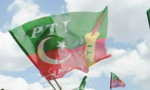 پی ٹی آئی اراکین اسمبلی کی ہنگامہ آرائی، پی ڈی اے ملازمین نے احتجاجاً بی آر ٹی روٹ بند کردیا